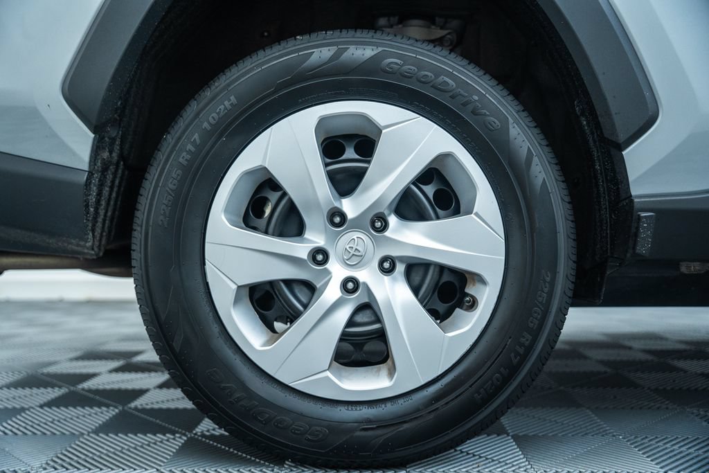 Certified 2025 Toyota RAV4 LE FWD image 17