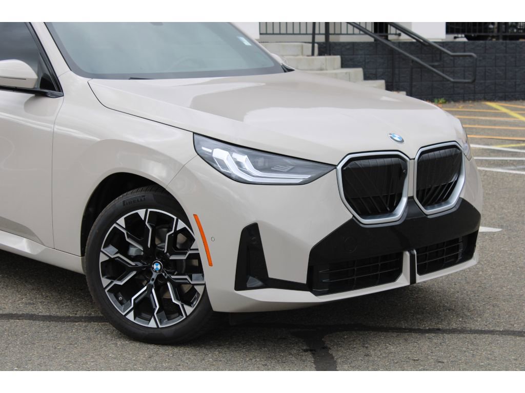 Used 2025 BMW X3 xDrive30i w/ Premium Package image 4