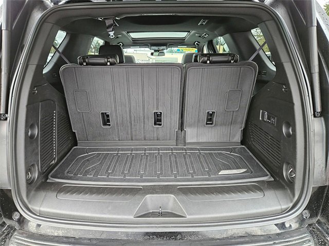 Used 2023 GMC Yukon SLT w/ SLT Premium Package image 10