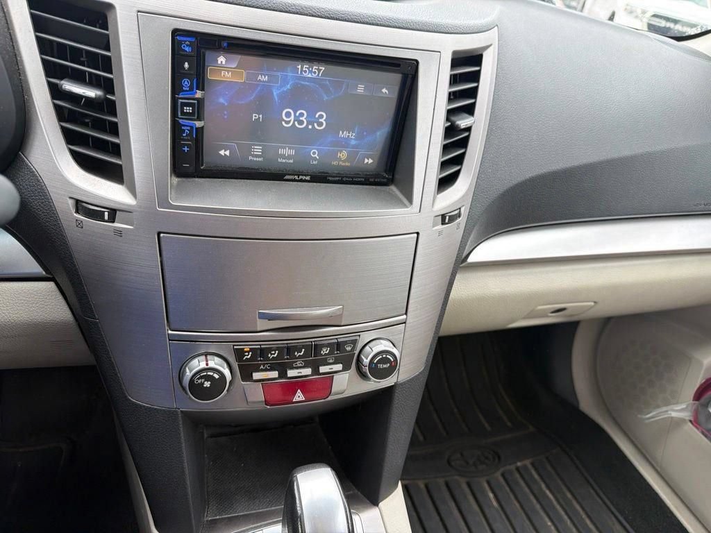 Used 2013 Subaru Outback 2.5i Premium AWD/4WD image 6