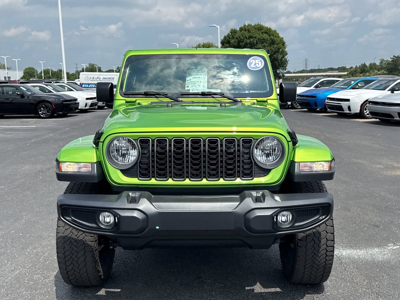 Used 2025 Jeep Gladiator Sport AWD/4WD image 8