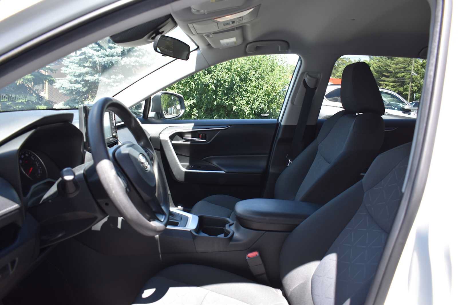 Used 2021 Toyota RAV4 XLE AWD/4WD image 9