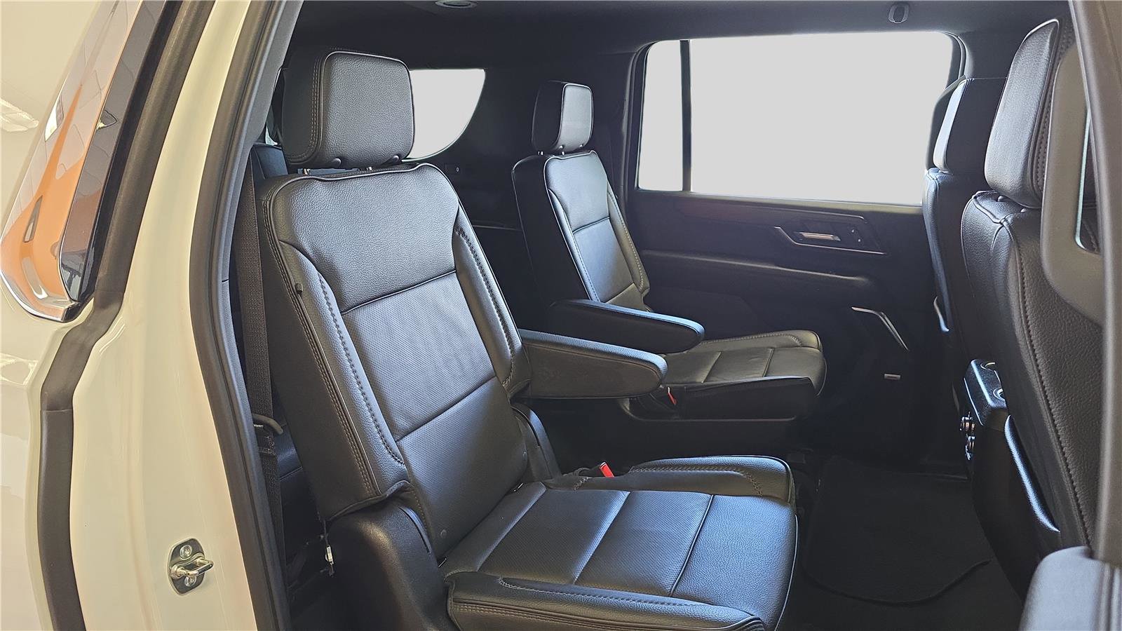 Used 2025 GMC Yukon XL Denali AWD/4WD image 17