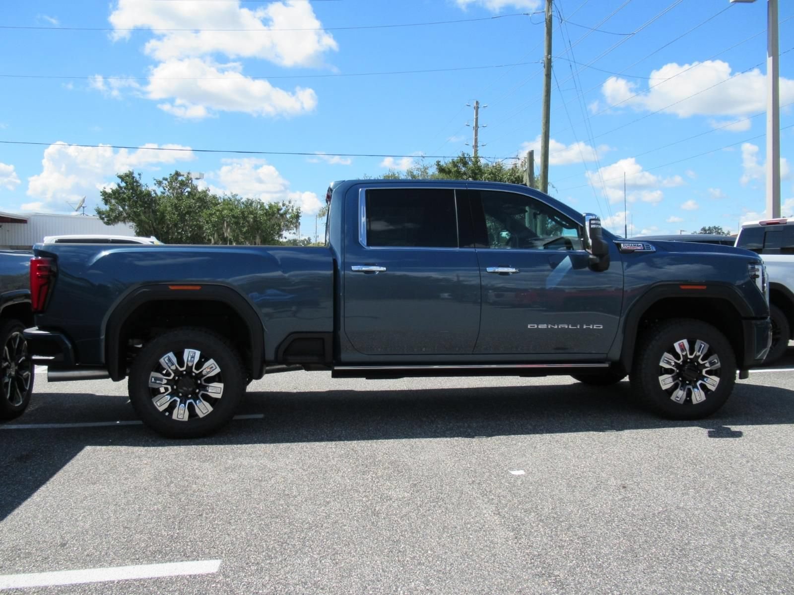 New 2026 GMC Sierra 2500 Denali w/ Denali Reserve Package AWD/4WD image 2