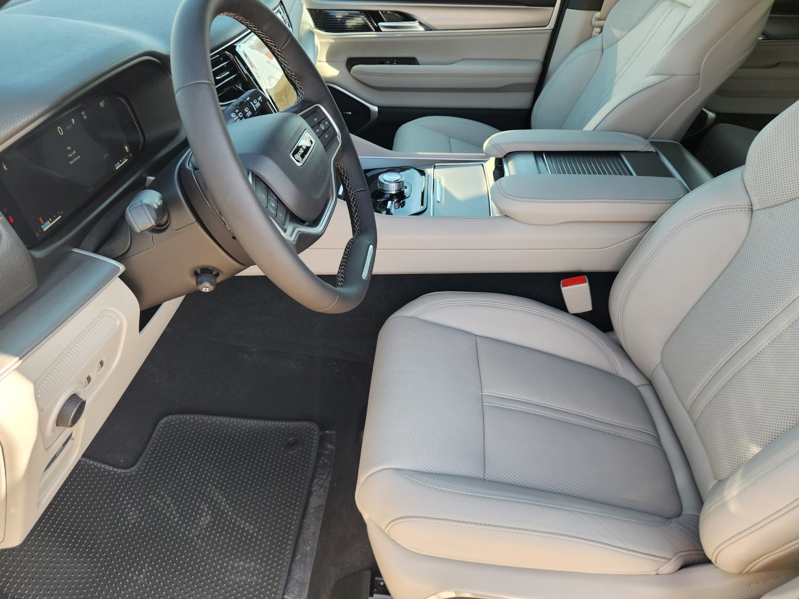 New 2026 Jeep Grand Wagoneer Limited AWD/4WD image 12