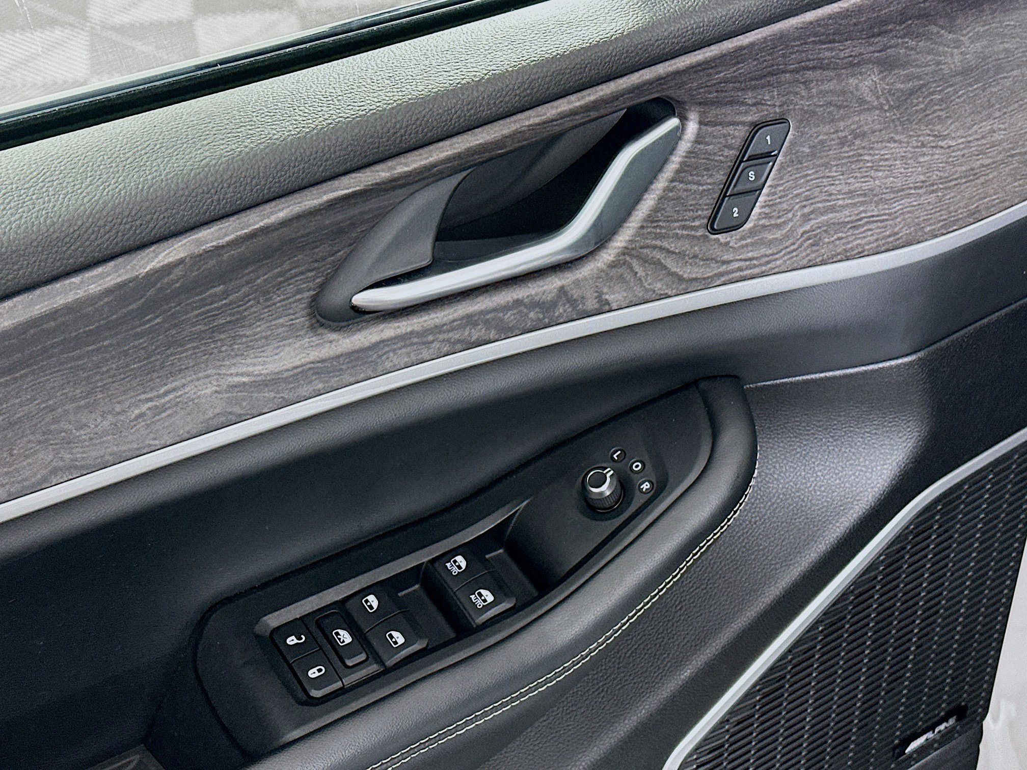 Used 2023 Jeep Grand Cherokee Limited image 15