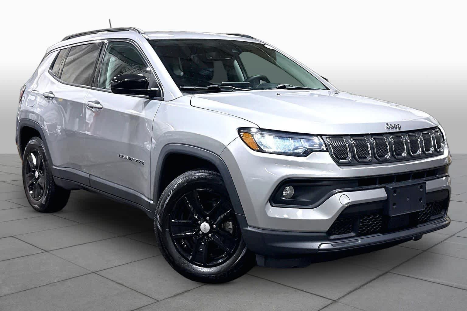 Used 2022 Jeep Compass Latitude w/ Sun and Sound Group AWD/4WD image 5
