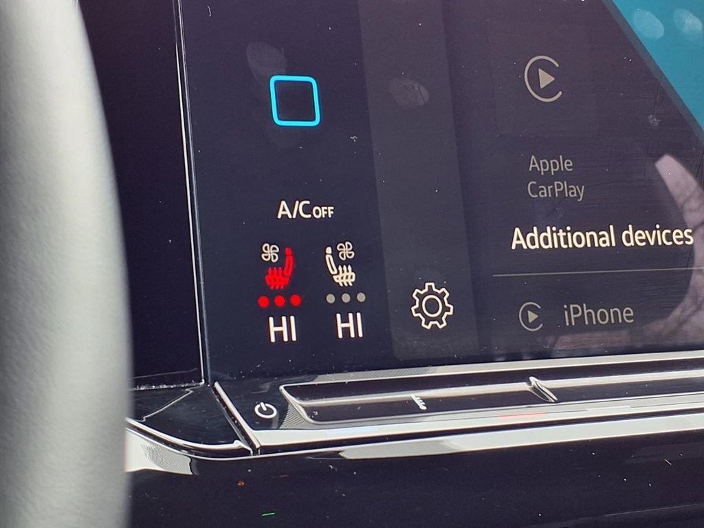 Used 2025 Volkswagen Atlas Cross Sport SE image 5