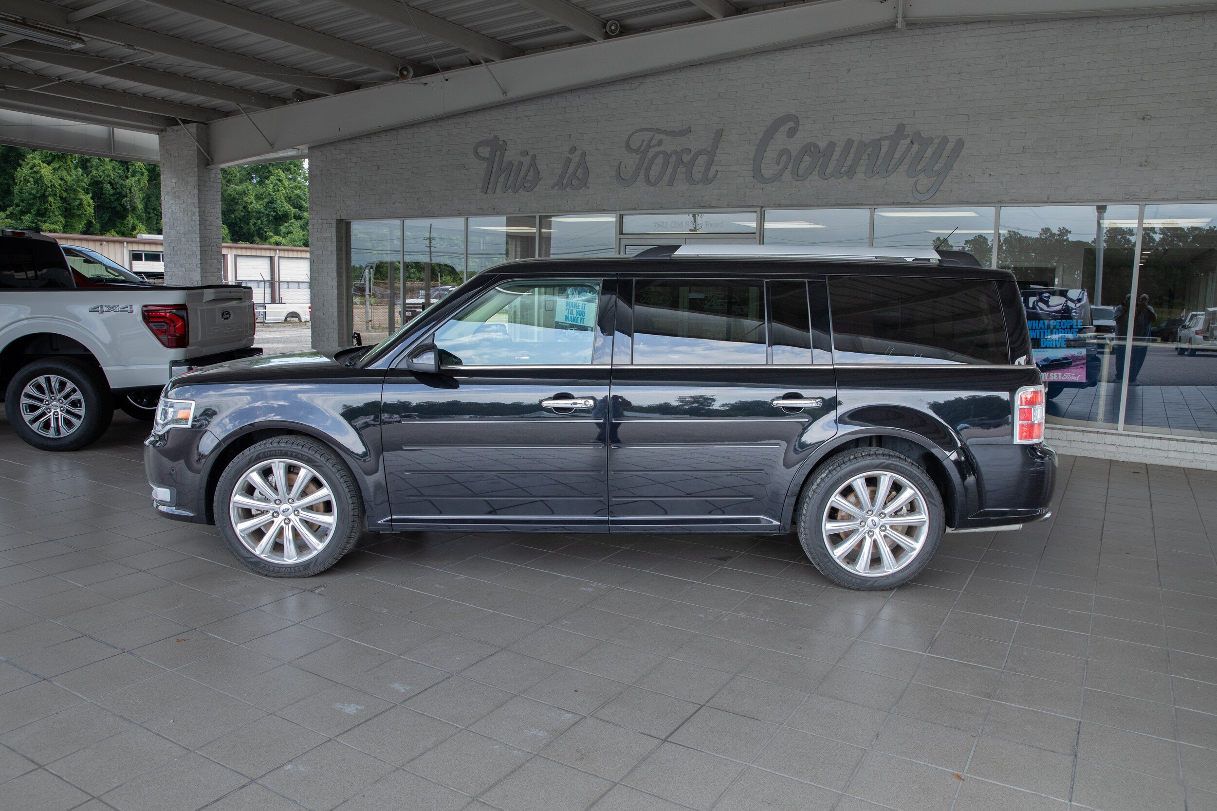 Used 2019 Ford Flex Limited w/ Equipment Group 301A FWD image 3
