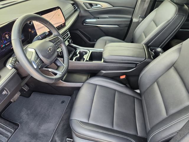 Used 2025 Chevrolet Traverse LT w/ Midnight/Sport Edition FWD image 4