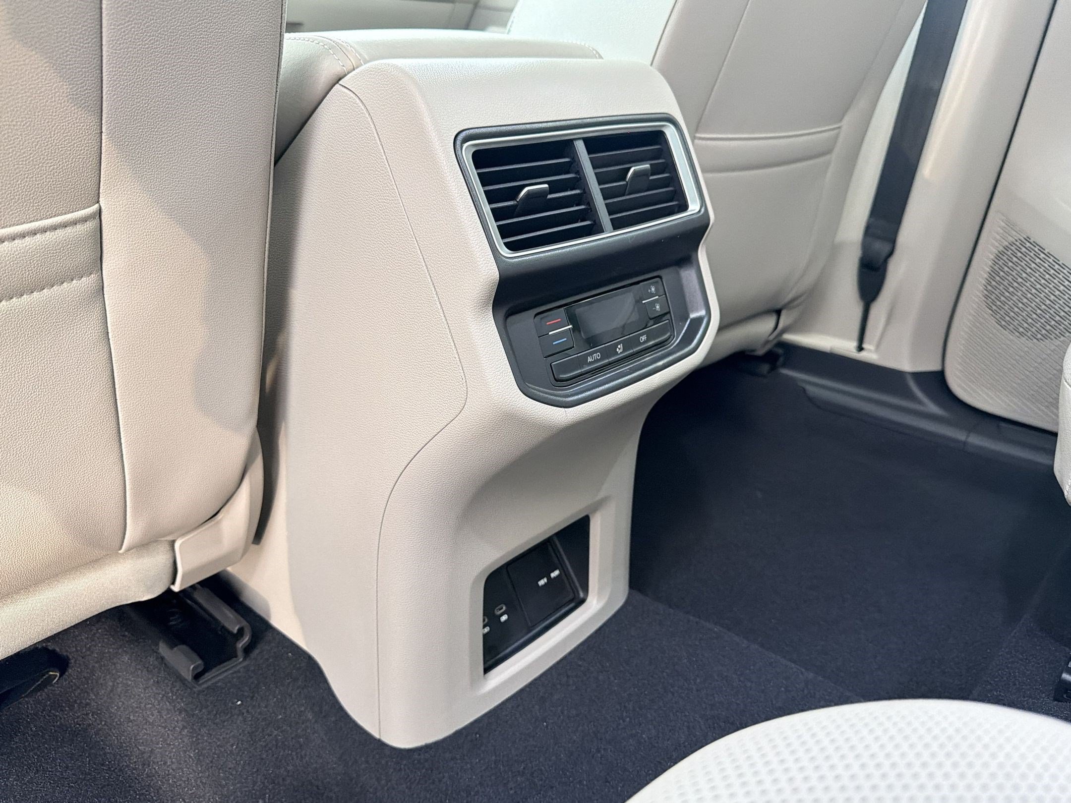 New 2026 Volkswagen Atlas SE FWD image 32