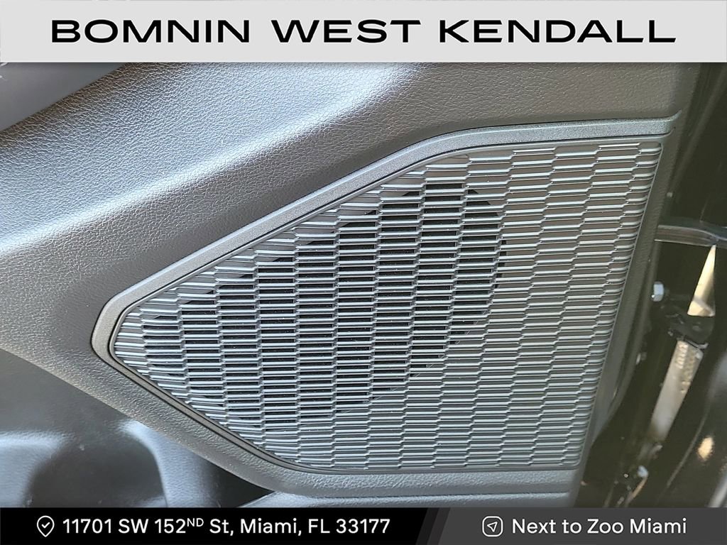 Used 2025 Jeep Grand Cherokee Limited w/ Black Appearance Package image 30