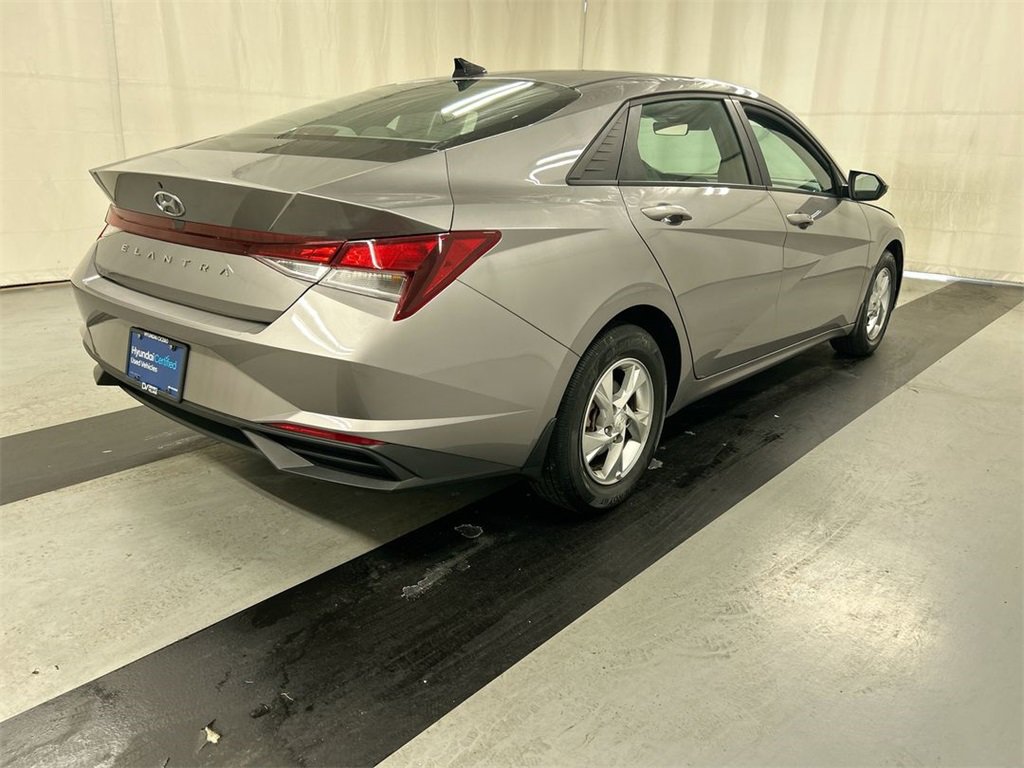 Used 2023 Hyundai Elantra SE image 2