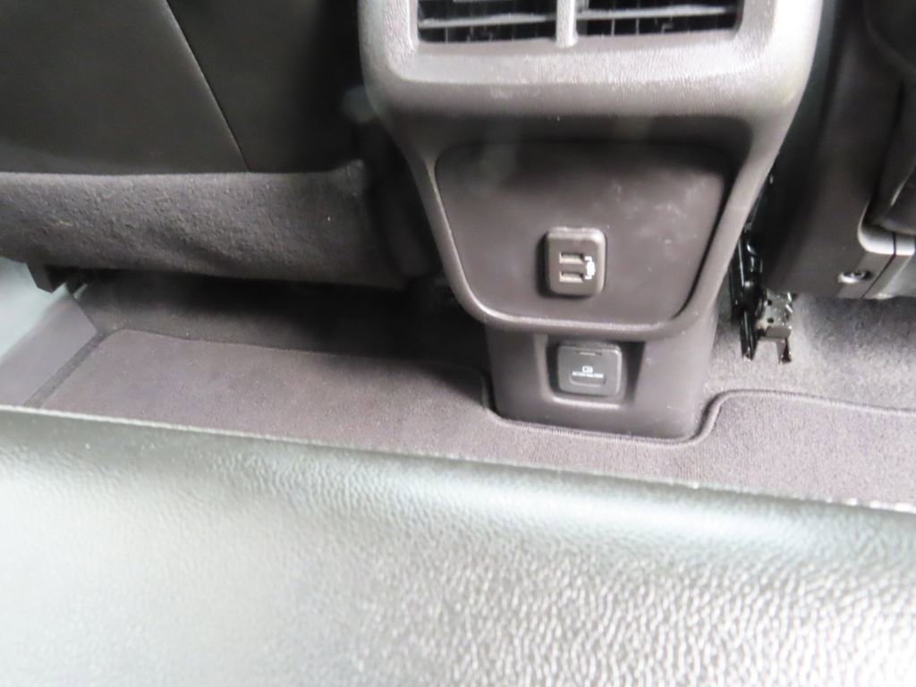 Used 2024 GMC Terrain SLT image 39