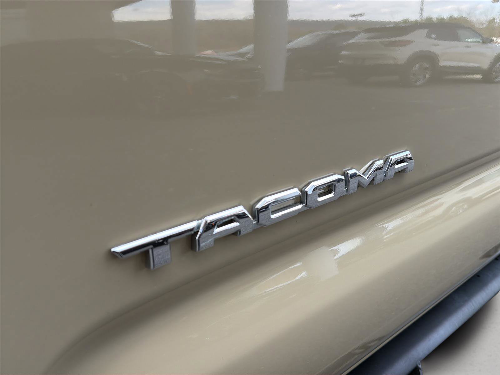 Used 2018 Toyota Tacoma TRD Sport AWD/4WD image 12
