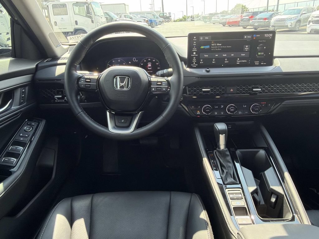 Used 2025 Honda Accord Touring image 16