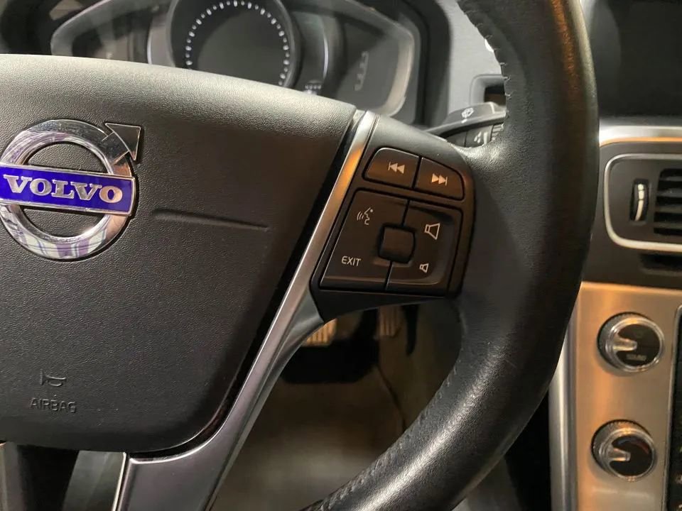 Used 2018 Volvo S60 T5 Inscription image 19