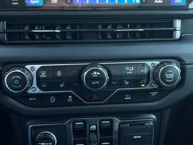 Certified 2025 Jeep Gladiator Rubicon w/ Convenience Group AWD/4WD image 60