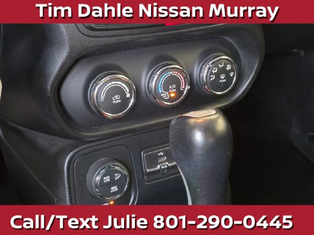 Used 2015 Jeep Renegade Trailhawk AWD/4WD image 29