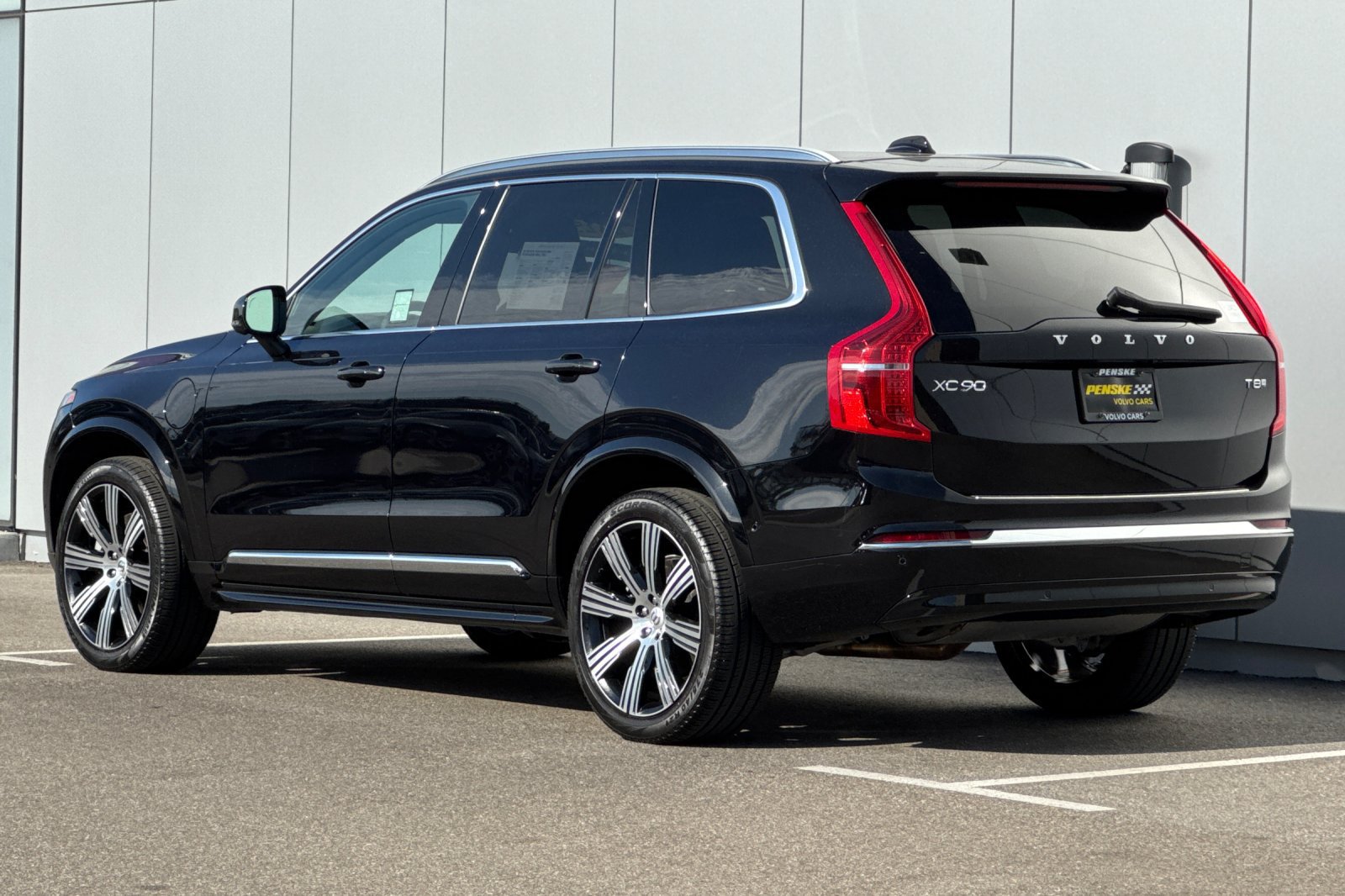 Used 2025 Volvo XC90 T8 Ultra w/ Protection Package Premier AWD/4WD image 3