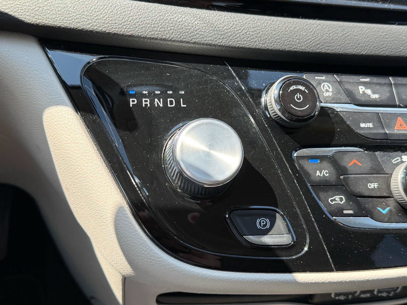 Used 2024 Chrysler Pacifica Touring-L FWD image 21