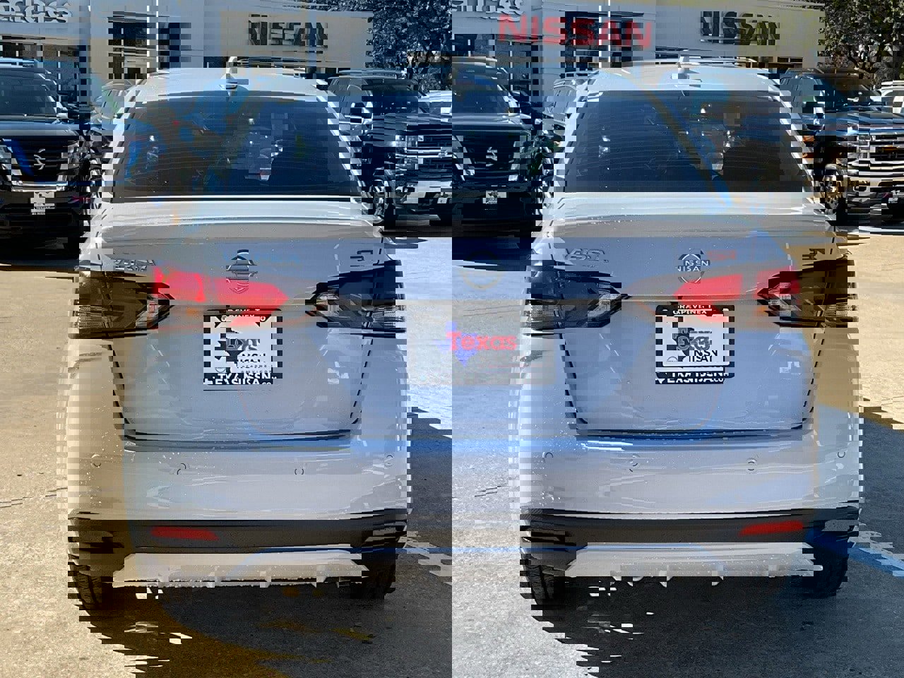 New 2025 Nissan Versa SR w/ Trunk Package image 6