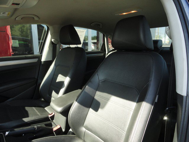 Used 2014 Volkswagen Passat 1.8T FWD image 9