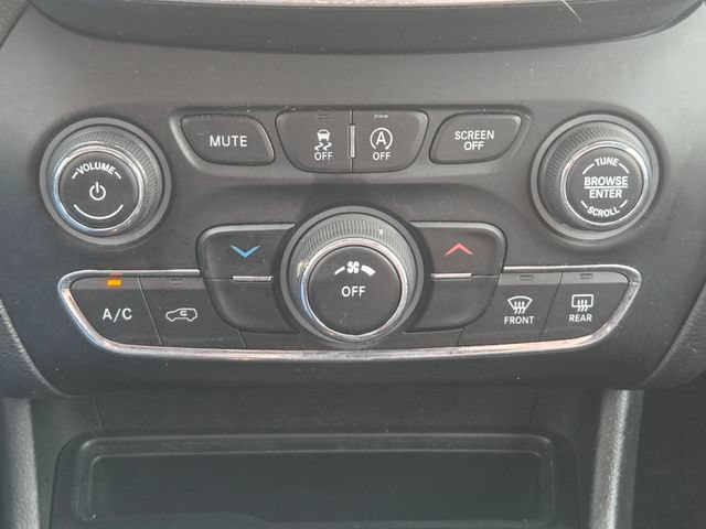 Used 2019 Jeep Cherokee Latitude w/ Cold Weather Group AWD/4WD image 32