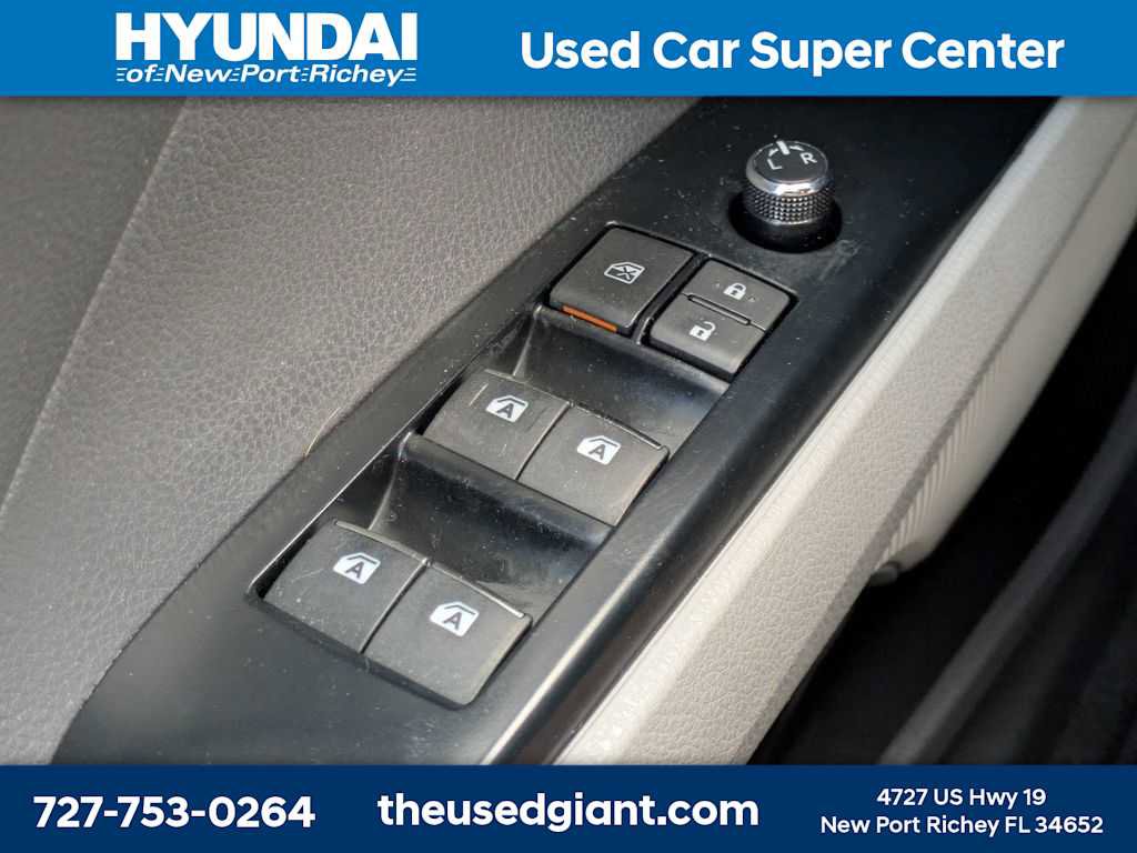 Used 2019 Toyota Camry XLE FWD image 31