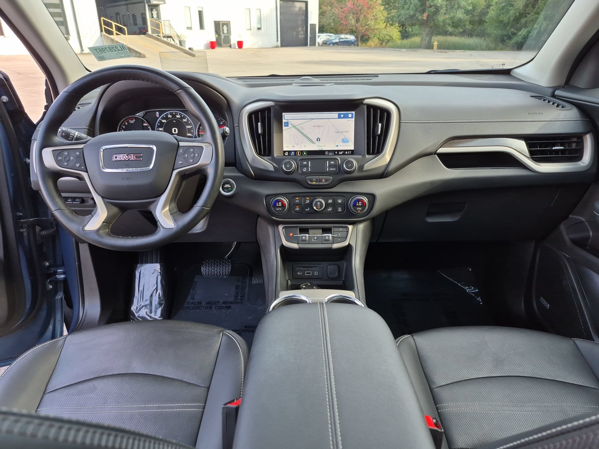 Used 2024 GMC Terrain Denali w/ Denali Premium Package AWD/4WD image 23