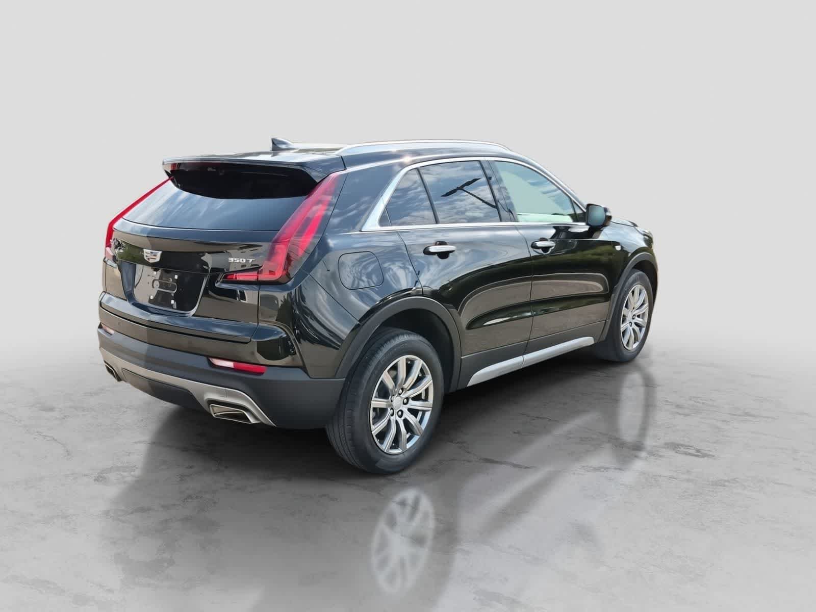 Used 2022 Cadillac XT4 Premium Luxury w/ Enhanced Visibility Package FWD image 8