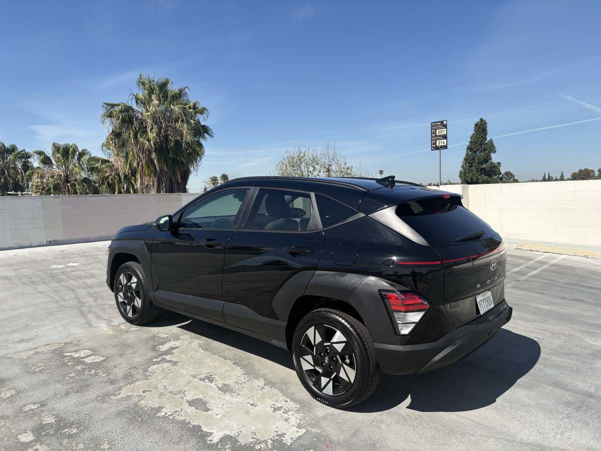Used 2025 Hyundai Kona SEL image 12