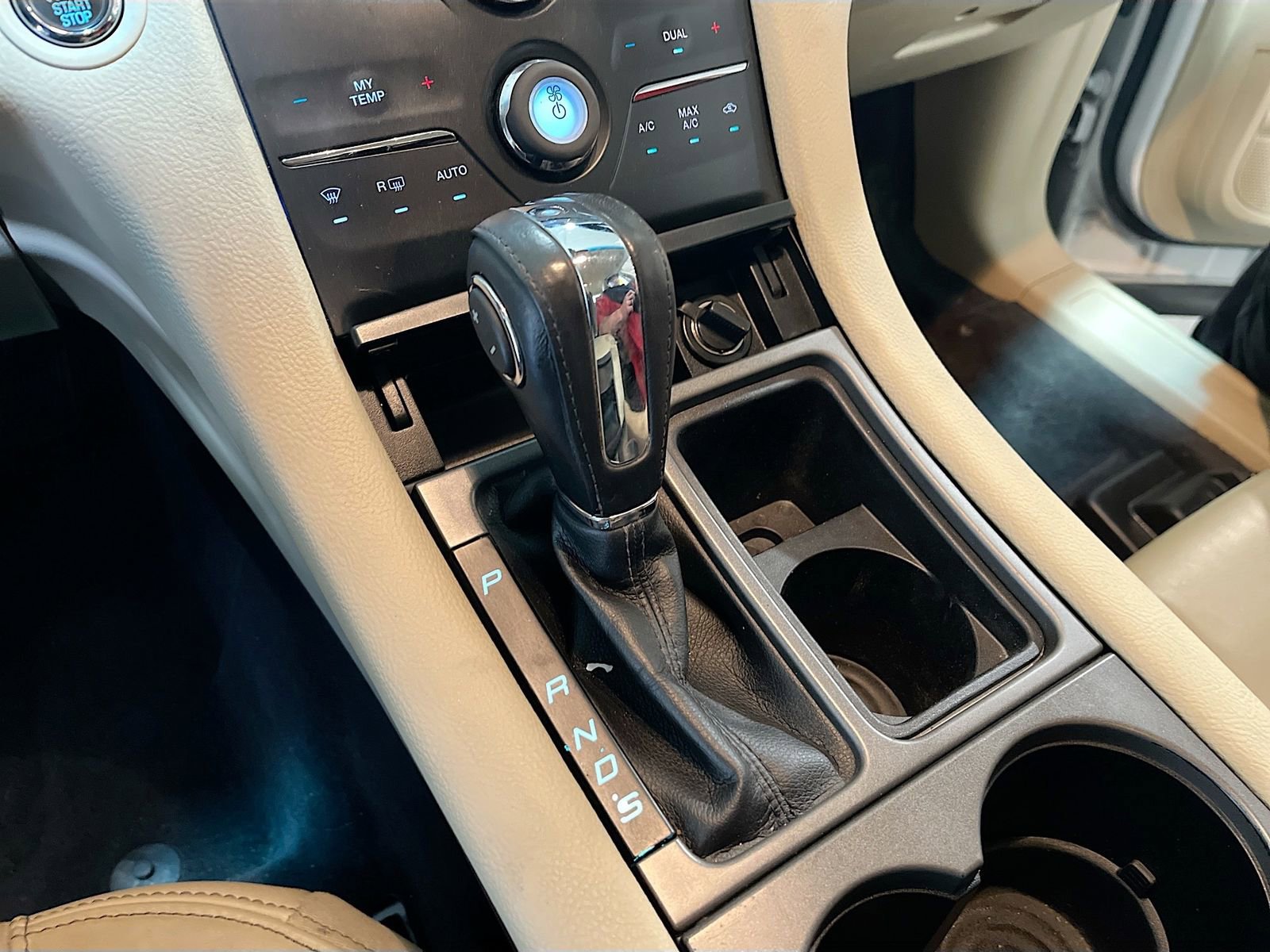 Used 2018 Ford Taurus SEL w/ Equipment Group 201A image 16