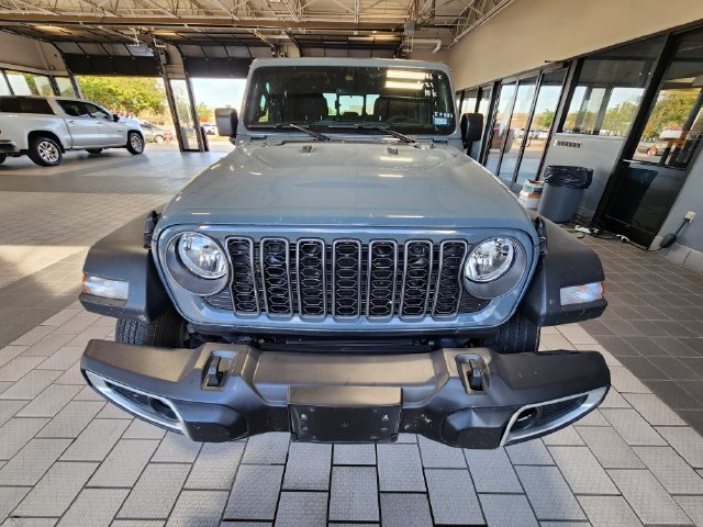 Used 2025 Jeep Gladiator Sport AWD/4WD image 2