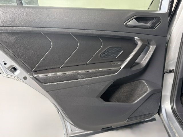 Used 2022 Volkswagen Tiguan SE R-Line FWD image 25