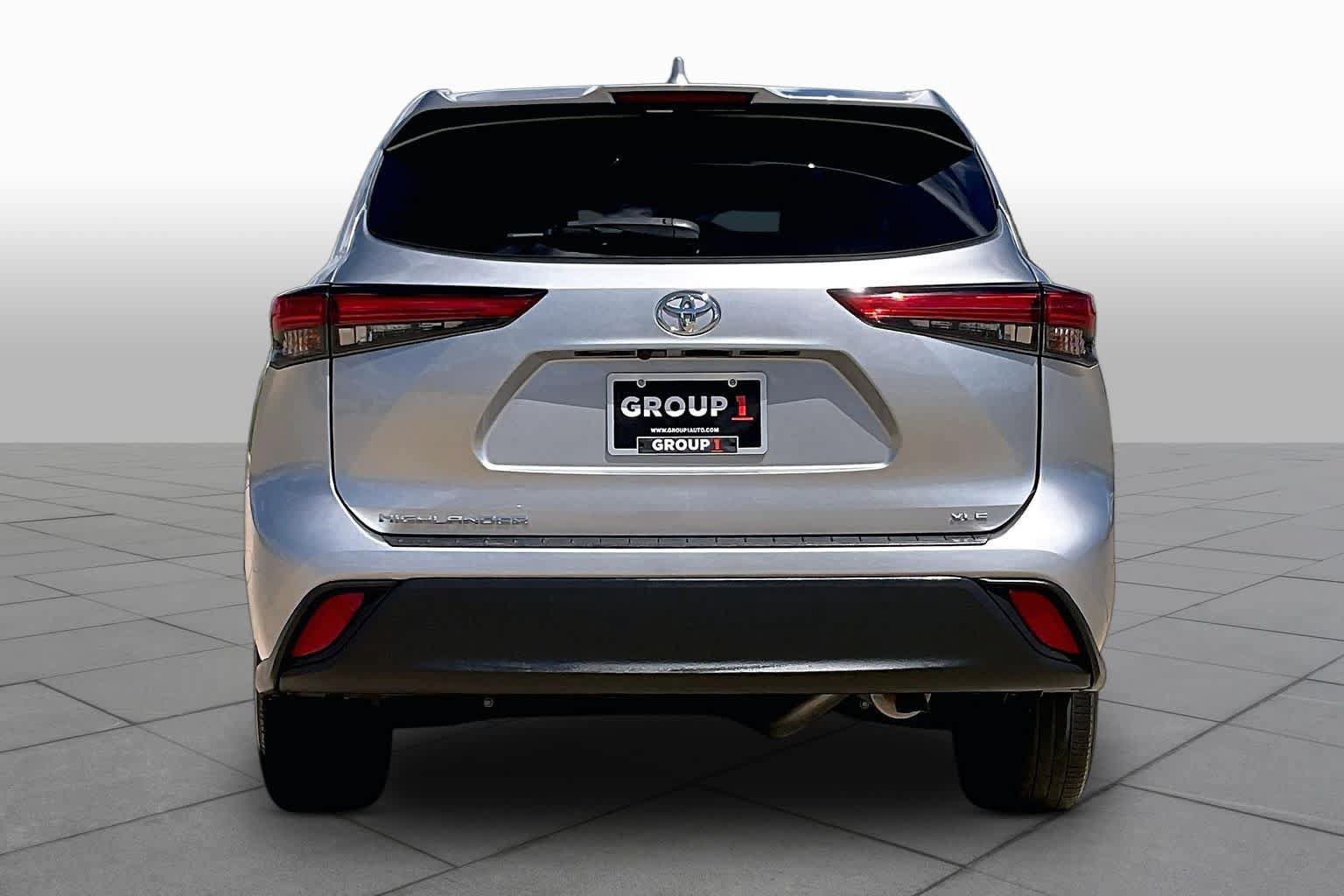Used 2022 Toyota Highlander XLE FWD image 5