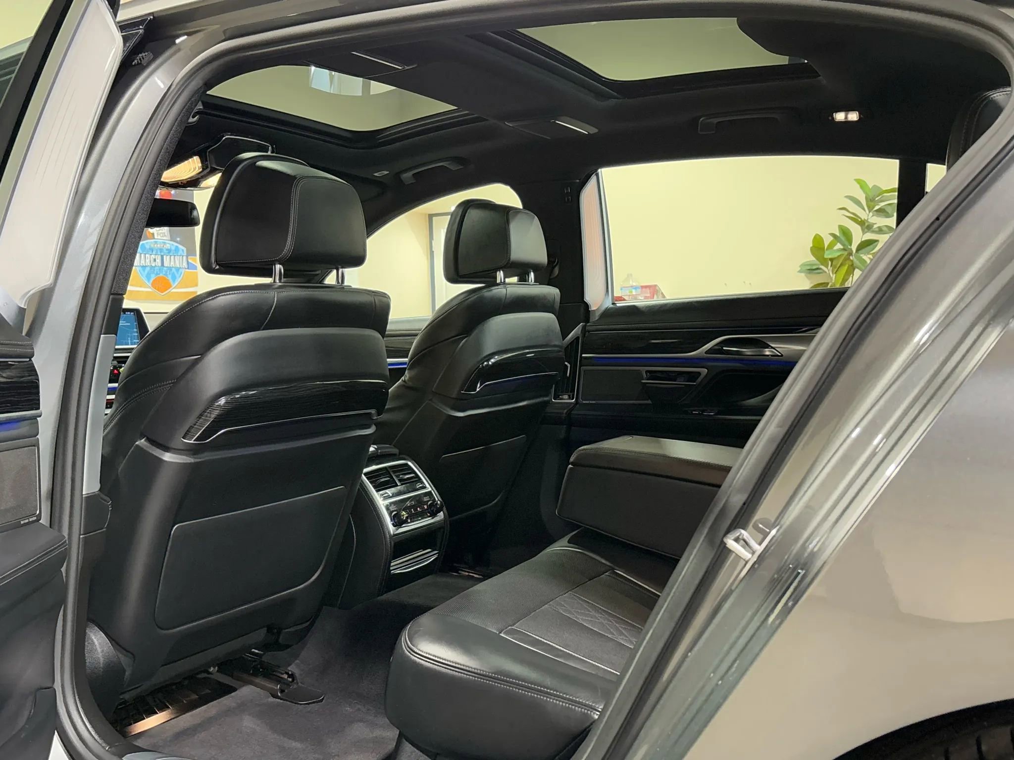 Used 2016 BMW 750i image 20