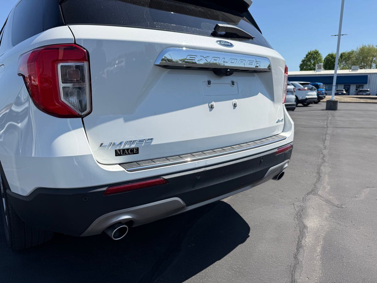 Used 2022 Ford Explorer Limited w/ Equipment Group 301A AWD/4WD image 8