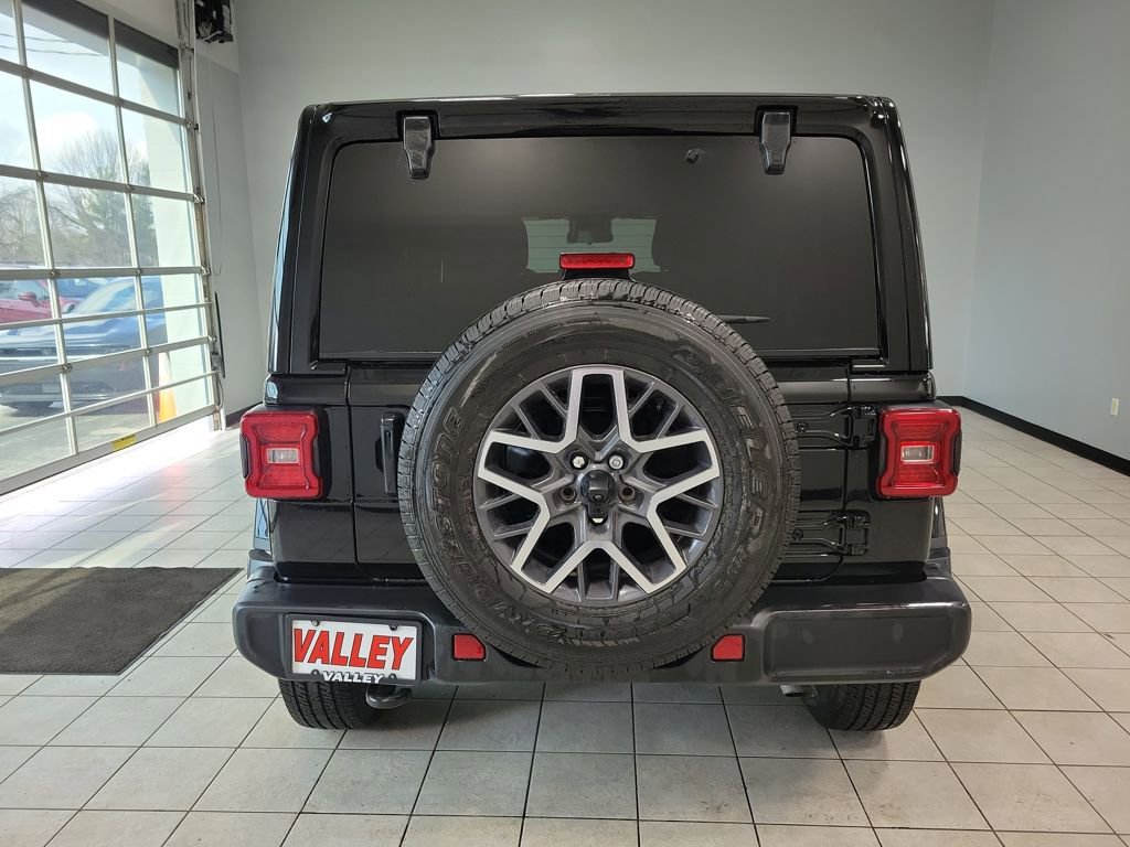 Used 2024 Jeep Wrangler Sahara AWD/4WD image 10