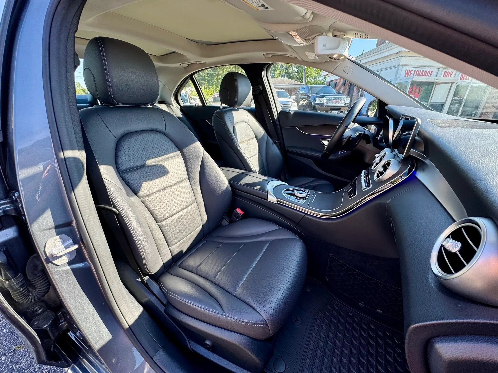 Used 2020 Mercedes-Benz C 300 4MATIC Sedan image 12