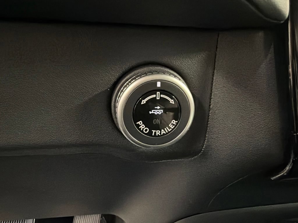 New 2026 Lincoln Navigator Premiere AWD/4WD image 17