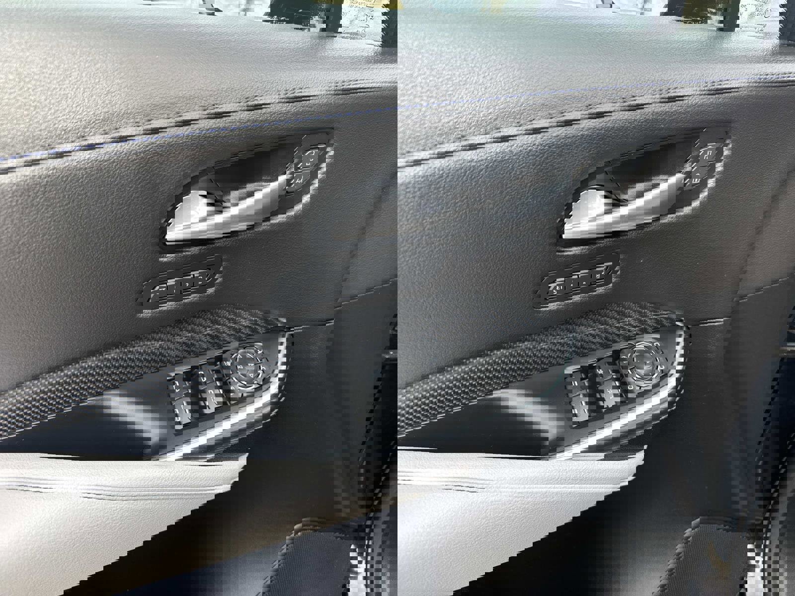 Certified 2024 Cadillac XT4 Sport image 19