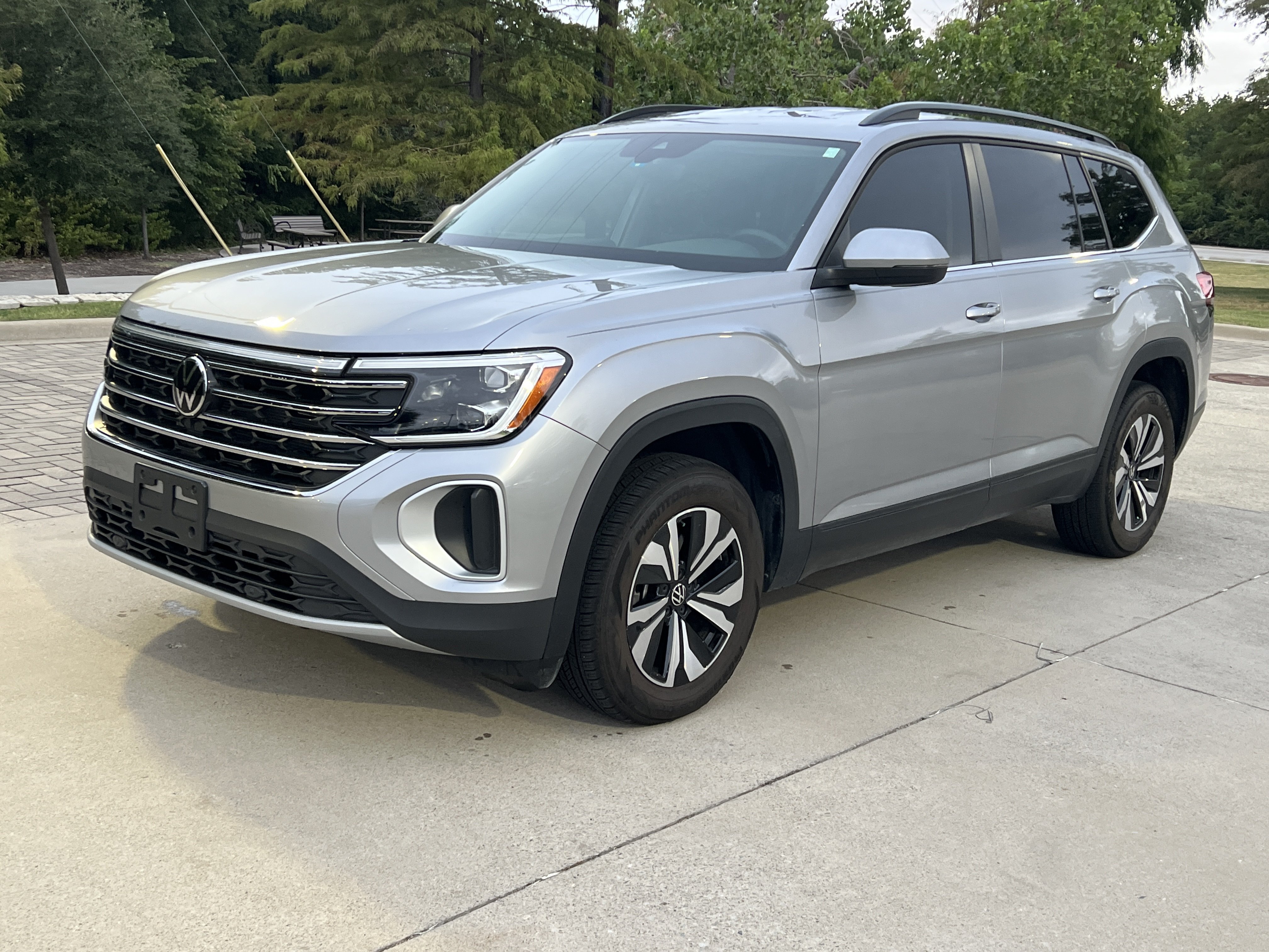 Used 2024 Volkswagen Atlas SE FWD image 4