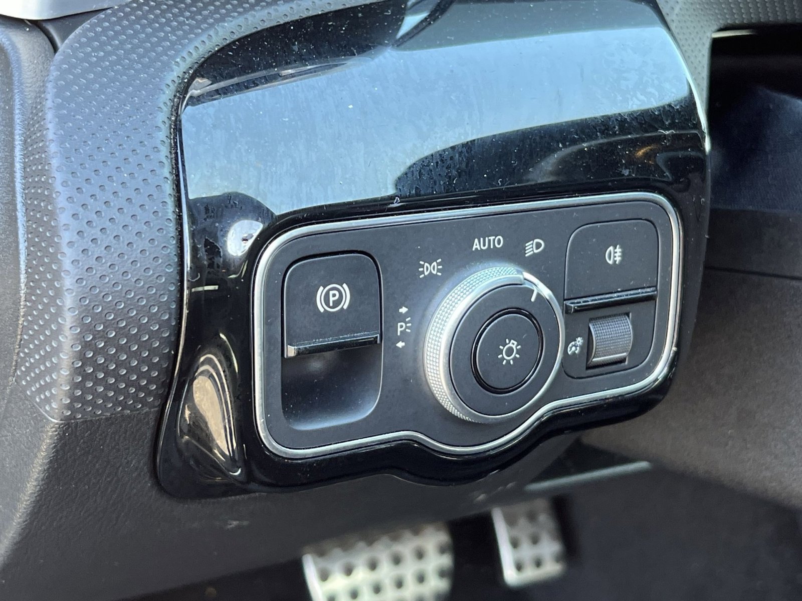 Used 2024 Mercedes-Benz CLA 250 4MATIC image 31