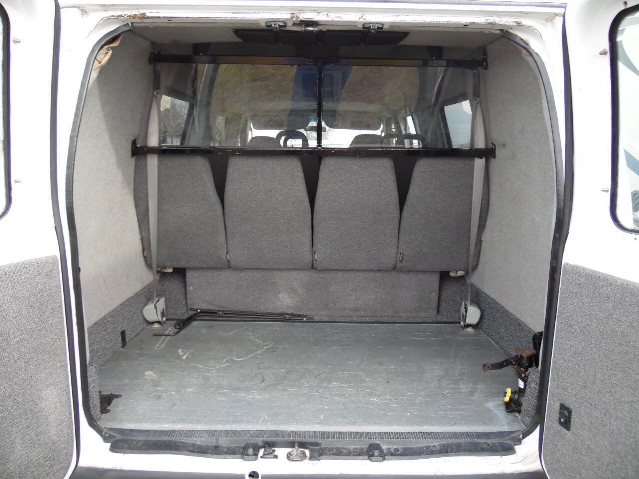 Used 2004 Ford E-250 and Econoline 250 Extended image 17