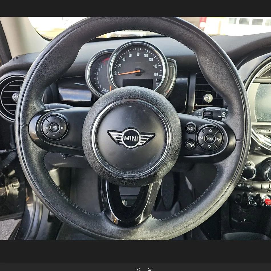 Used 2019 MINI Cooper 4-Door Hardtop image 6