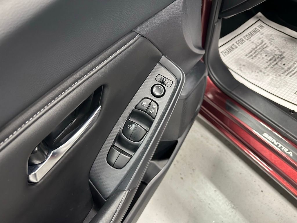 Used 2025 Nissan Sentra SV FWD image 9