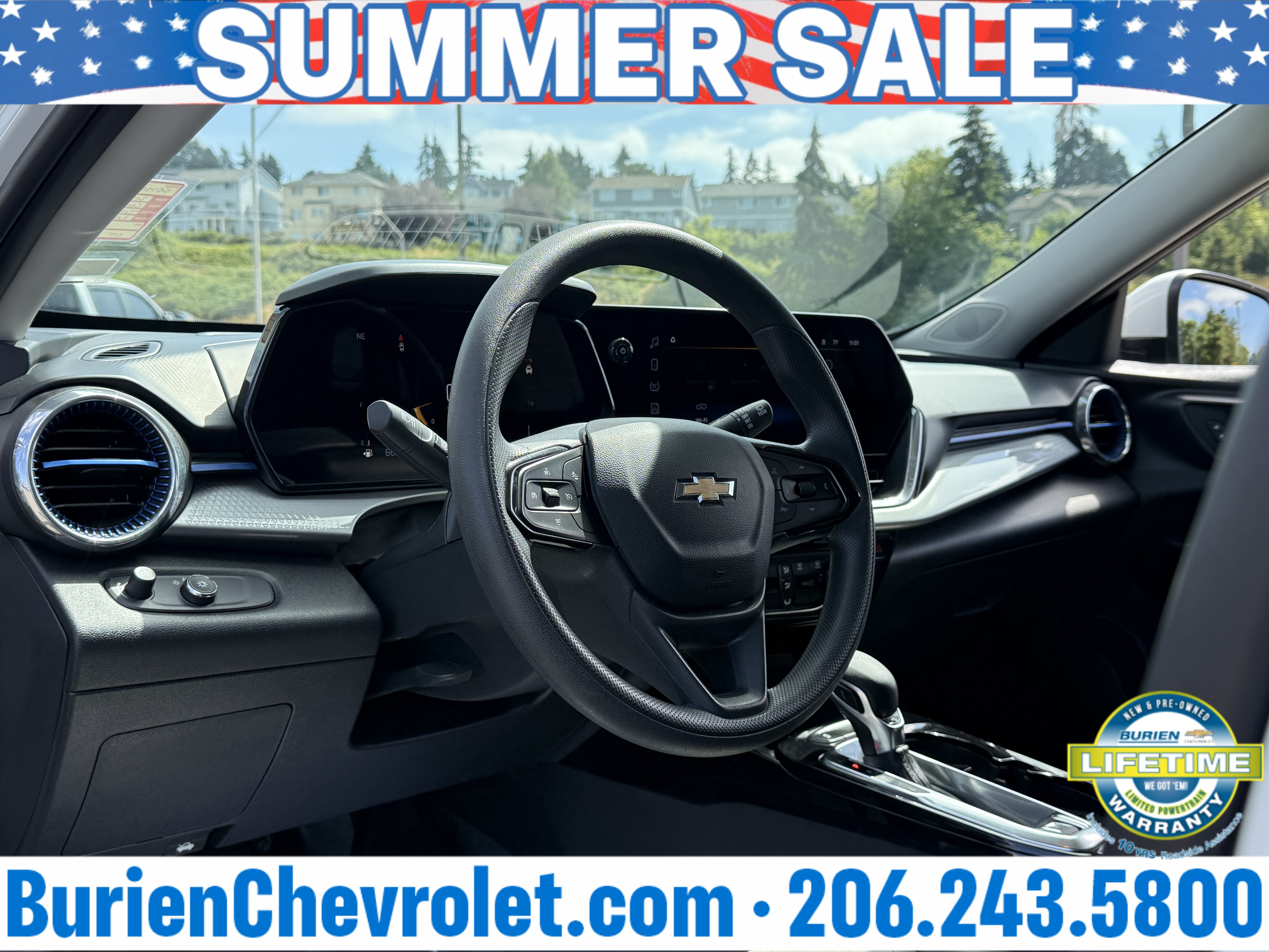 Used 2025 Chevrolet Trax LT FWD image 12