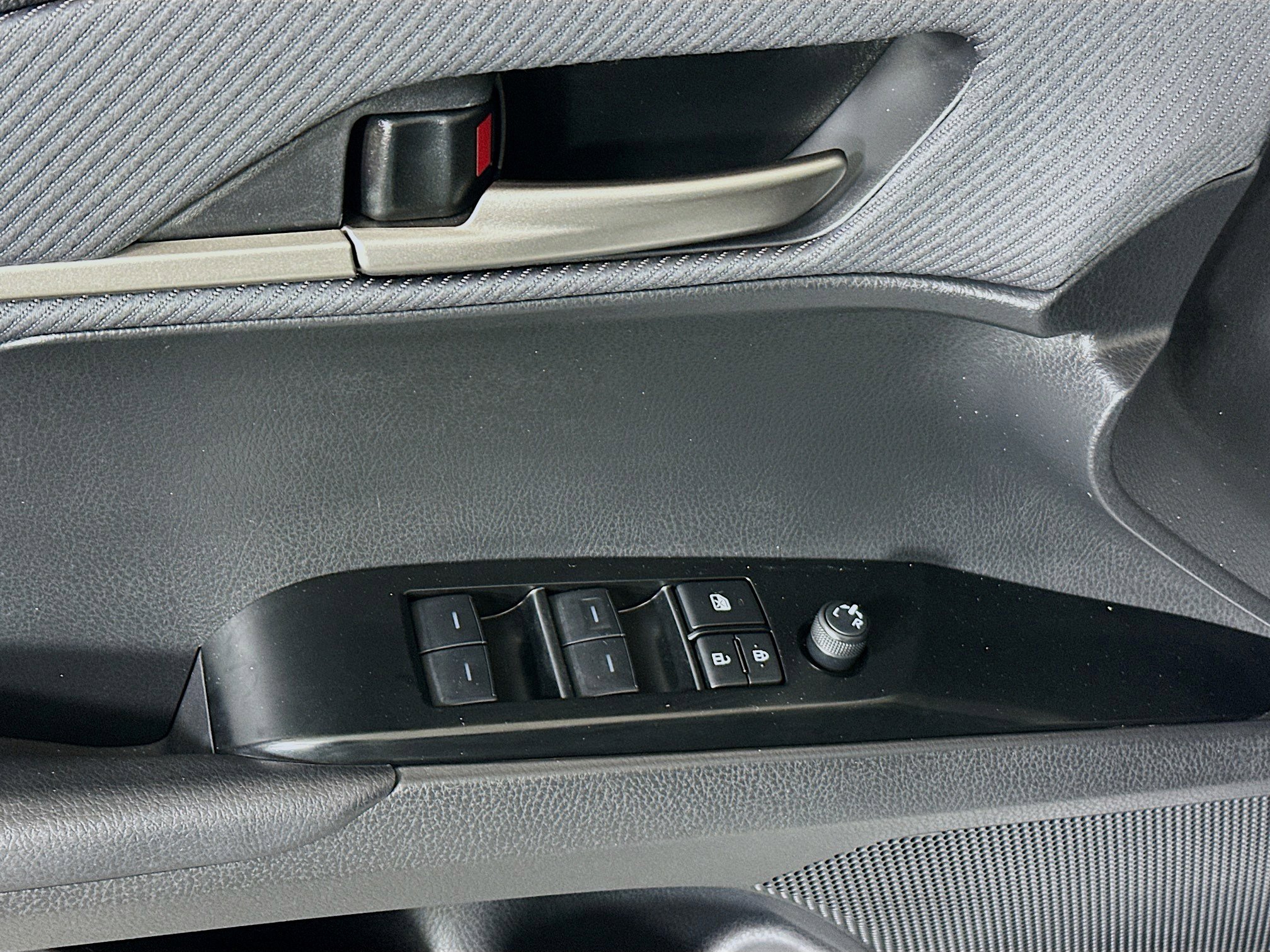 Used 2025 Toyota Camry SE FWD image 14