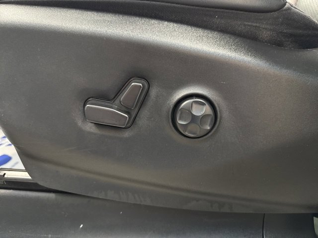 Used 2023 Chrysler Pacifica Touring-L FWD image 25